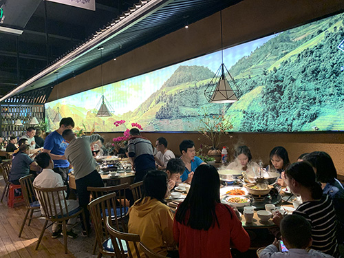 揮手三月，激情四月 戴高樂泳池設備 這不僅是一個簡單的聚餐