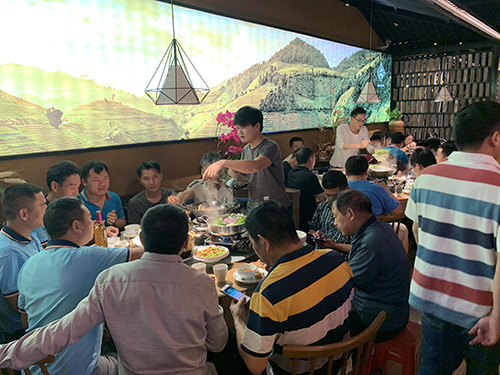 揮手三月，激情四月 戴高樂泳池設備 這不僅是一個簡單的聚餐